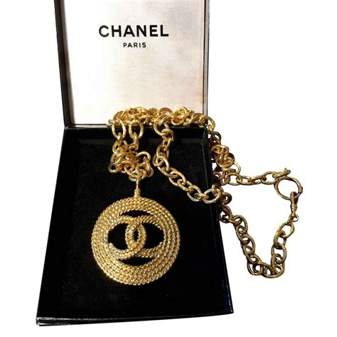 collier chanel sautoir.